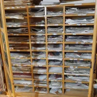 قفسه مخصوص بایگانی اسناد و قاب سلطنتی