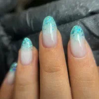 ترمیم ناخن فقط صد