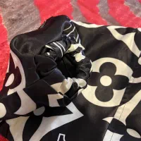 کاپشن لش با پوتین|لباس|نقده, |دیوار