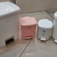 ۴ سطل زباله و پلاستیکی پدالی ، در حد نو