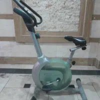 دوچرخه ثابت ورزشی