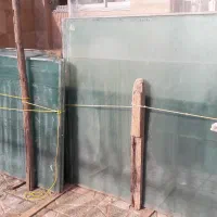 شیشه سکوریت-(در حد نو)