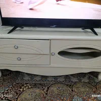 میزتلویزیون سفید بزرگ