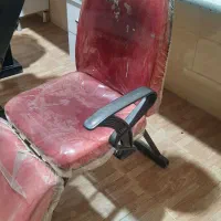 تعدادی آینه و صندلی سالن زیبایی|آرایشگاه و سالن‌های زیبایی|کرمانشاه, |دیوار