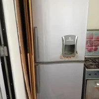 یخچال|یخچال و فریزر|میانه, |دیوار