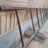نردبان آهنی و ثابت ساخته شده از پروفیل آهن سنگین|ابزارآلات|اهواز, فاز ۱ پادادشهر|دیوار
