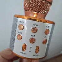 میکروفن بلوتوثی و فوتبال دستی