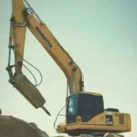 اجاره بیل مکانیکی زنجیری همراه با پیکور