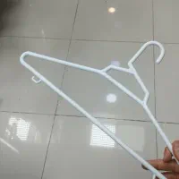 چوب لباسی فروشگاه