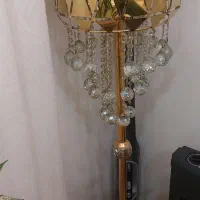 آباژور کنار سالنی بلند