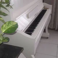 پیانو p45 یاماها طرح آکوستیک با کابین لوکس