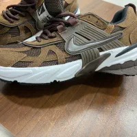 کتونی زنونه نایک v2k قهوه یی|کیف، کفش، کمربند|مشهد, استاد یوسفی (شهرک غرب)|دیوار