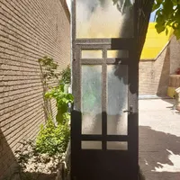 یک درب ویک پنجره آلومینیوم به فروش میرسد