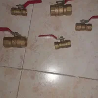 پنج عدد شیر گازی ۱اینچ و ۱/۲اینچ