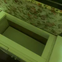 میز اتو و چرخ خیاطی با صندلی