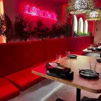 استخدامنیرو اقا کار در رستوران