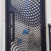 درب نفررو وماشین رو جوشکاری سیار