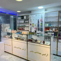 دکور مغازه لوازم آرایشی با تمام اجناس