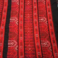 زنچگ چوکی تمام چوک|لباس|سرخه, |دیوار