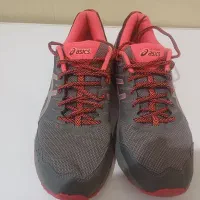 فروش یک جفت کفش asics