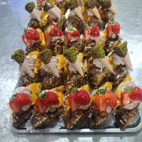 کارگاه تولیدی شیرینی تر و دسر و کیک تولد|خدمات پذیرایی، مراسم|فولادشهر, B1|دیوار