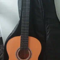 گیتار در حد نو با کمی خوردگی