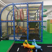 سافت پلی. استخر توپ سرسره وسایل خانه بازی