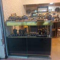 ویترین مغازه چوبی