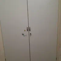 در کمد دیواری