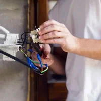 کلیه خدمات برق صنعتی و ساختمان|خدمات پیشه و مهارت|تهران, درختی|دیوار