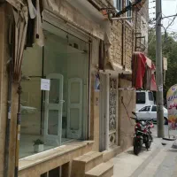 یک باب مغازه خیابان زنگارکی