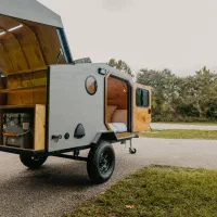 پیش فروش کمپر آفرودی با تجهیزات کامل