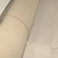 قید کنار تخت گمشده