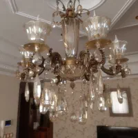 یک عدد لوستر و دو عدد دیوارکوب وارداتی