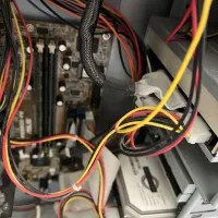 کیس کامپیوتر قدیمی|رایانه رومیزی|شهرکرد, |دیوار