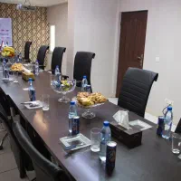 میز کنفرانس