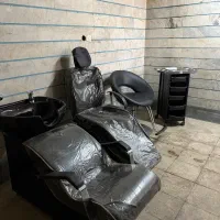 تعدادی صندلی ارایشگاه وسر شور