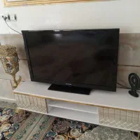 تلوزیون با میز