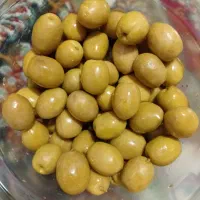زیتون رودبار و کره بادام زمینی رب گوجه سبزی قرمه