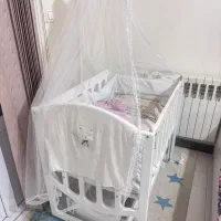 تخت کنار مادر