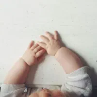 تعدادی لباس بچه گانه و دخترانه