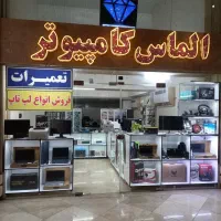 همکار خانم در خدمات کامپیوتری و موبایل