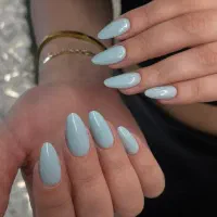 آموزش و خدمات کاشت ناخن