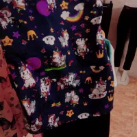 لباس|کفش و لباس بچه|میانه, |دیوار