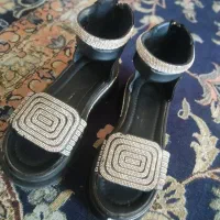 صندل نگینی