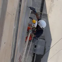 کار در ارتفاع بالا با استفاده از طناب