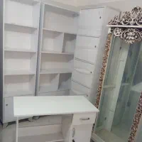میز تحریر و کتاب خونه