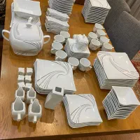 سرویس چینی عروس ۱۱۵ پارچه، نو و بی‌نقص، بی خط و خش