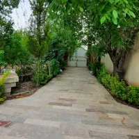 باغچه-در-کوچه-دنج
