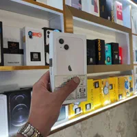 اپل iPhone 13 با حافظهٔ ۲۵۶ گیگابایت